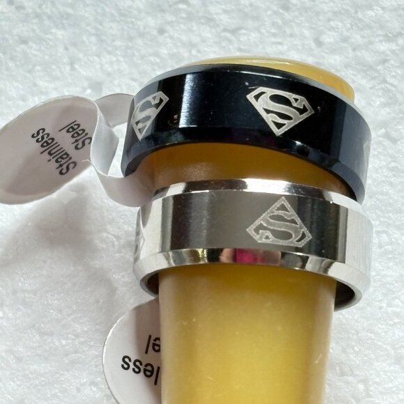 Stainless Steel Superman Logo Ring Lot of 20 Assorted Sizes‎ 18-22 Black Silver - Picture 1 of 7